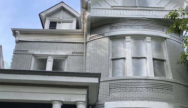 Huge 3 bedroom upstairs apartment expandable to 5 bedrooms (additional cost)