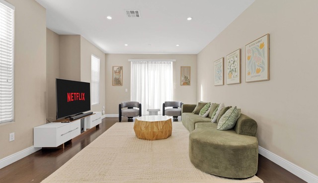 HUGE 3BD 2.5BA 2,118 Sq Ft Sleeps 11 KING BD