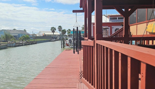 HUGE 3K sq ft Waterfront Home - fitness rm, screen porch, dock, dog run, kayaks