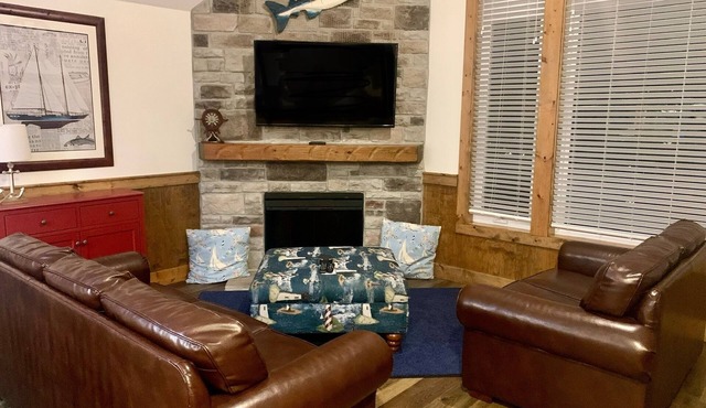 Huge 4-bedroom cottage at Stormy Point. Near attractions. Family Friendly.