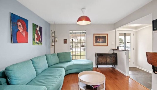 Huge 4 Bedroom MCM House, Walk to Downtown!