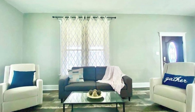 Huge, 4 Bedrooms 10 min to Casino, 25 min to Indy!