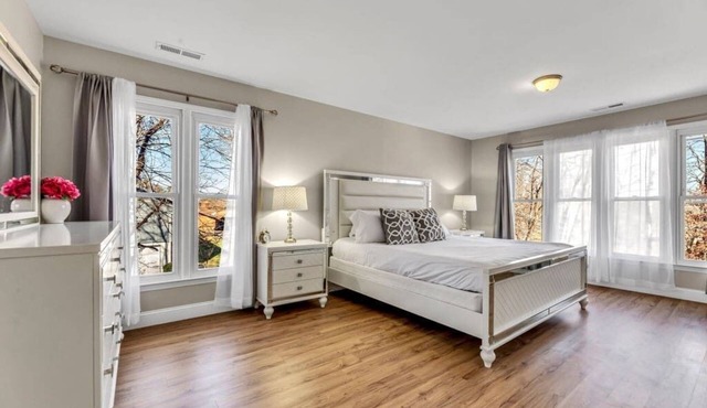 Huge 4 BR Home! Sleeps 12- close to Everything!