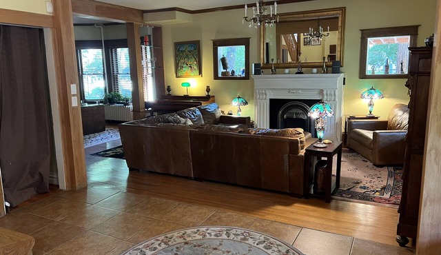 Huge 4 story home - 1 mile from downtown, by Botanic Gardens & Cheesman Park