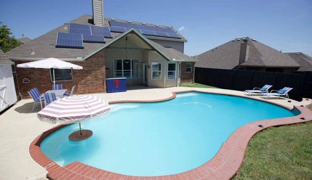 Huge 4BR w/Pool + Grill | Near Lakes and Harbor!