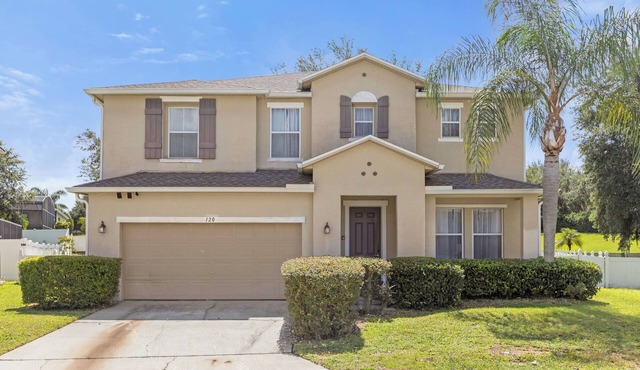 Huge 5-bedroom house, Heated Pool/Close to Parks