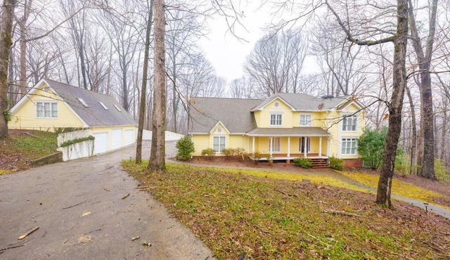 Huge! 5 Bedroom Near Lake Lanier and Chateau Elan