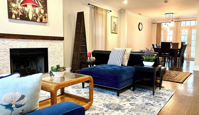 Huge 5 BR Home/Private Yard/Walk Everywhere/Parking for 2 Cars