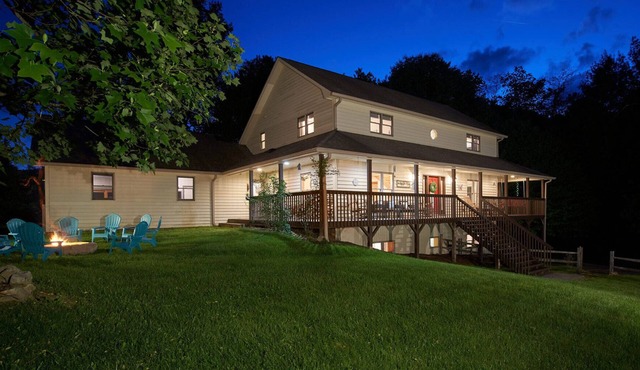 HUGE 5BR, 4.5BA, 3 King Suites, Dog Friendly!