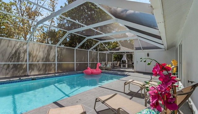 Huge 5BR Heated Pool, BBQ, 3 Suites Nr Beaches,Pets OK