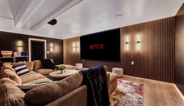 HUGE 5BR Private Pickleball, Basketball, Theater!