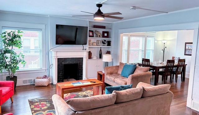 HUGE 6-bed 4-bath house in Erie - perfect for large groups or families