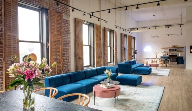 Huge 6-BR Loft Apt, Perfect for Groups