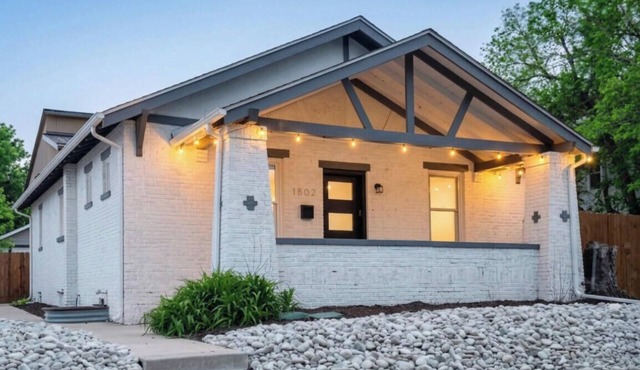 Huge 6BR Highlands Home - Modern Style & Comfort
