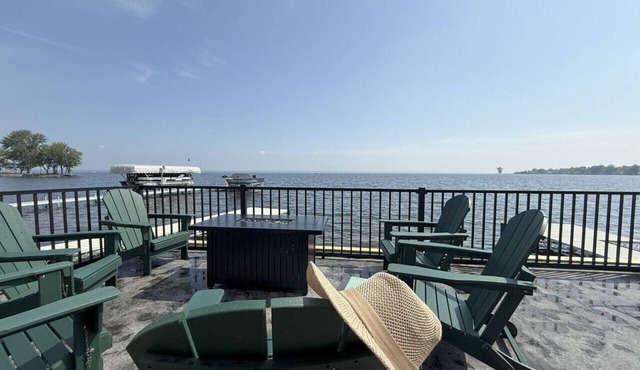 Huge 6BR Oneida Lakefront Retreat - Sleeps 20!