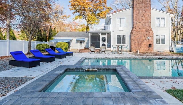 Huge 7 bedroom house - pool, hot tub, full bar, close to Avalon & Stone Harbor