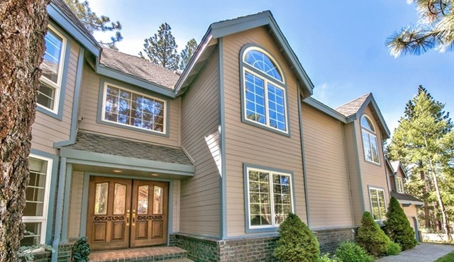 Huge 7BR/4.5BA - Hot Tub, Ping Pong/Pool Table, Arcade, Gas BBQ