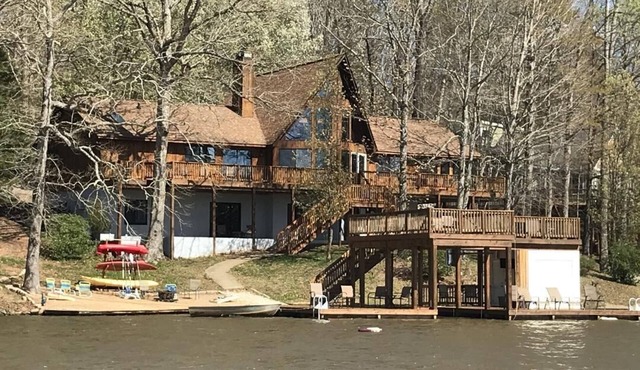 HUGE 7BR 4BA 2 Kitchen w/PoolTable,Ping Pong, Beach,Rowboat,4 Kayak, Paddleboard
