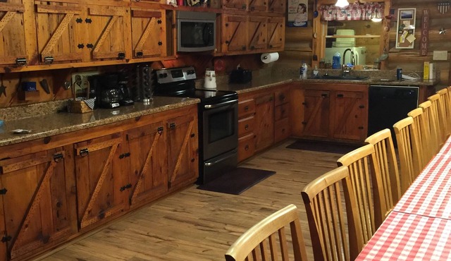 Huge 8 bdm 7 baths, log cabin with views! sleeps 35, eating for 28, pets oknn