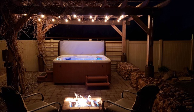 Huge 8BR for 20+: 6 Kings, Hot Tub, Cinema, Arcade, Pool Table & Big Parking