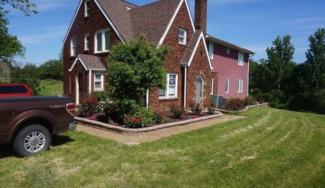 HUGE 9 Bedroom 4 Bathroom with Pool and 3 Acres for Space Away from Neighbors