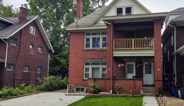 Huge Apartment in Beautiful Brick House ★ Near All