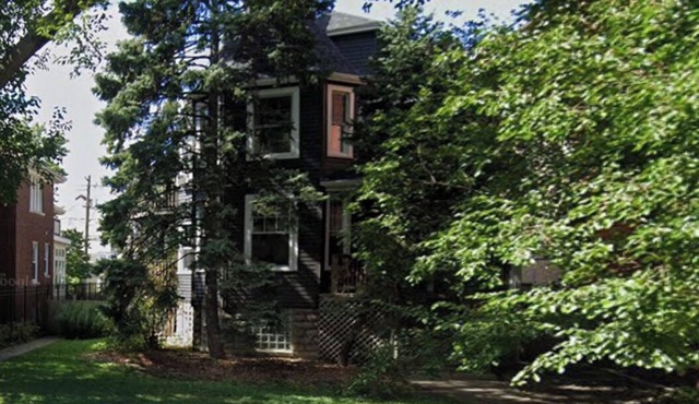 HUGE Apartment near TRAIN/BUS. Free Parking!