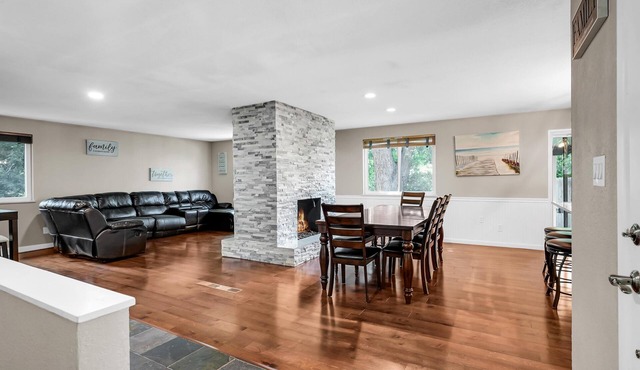 Huge Arvada Retreat! Great quiet neighborhood!