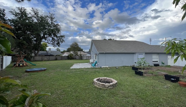 HUGE backyard/playground/pets are FREE!