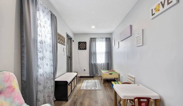 Huge Best Parking Laundry AC BBQ Patio