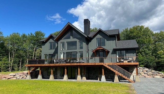 Huge Brand New Mountain View House Near Town and Mountain