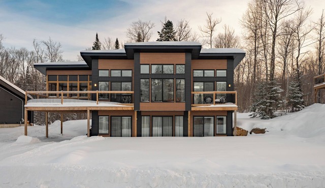 Huge modern chalet with spa and lake access