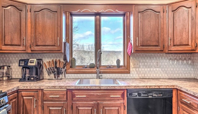 Huge Cabin Epic Appalachian Views + Hot Tub/Sauna+Bar+Game room sleeps 16