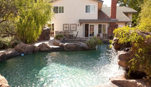 Huge California Dream Home with Pool Near Malibu Universal/Hollywood/Disneyland
