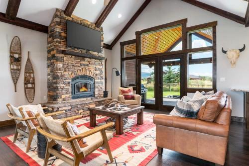 Huge Chalet Theater Hot Tub Gym