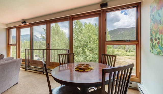 Huge, Comfy Condo with Panoramic Views in the Middle of Keystone Fun!