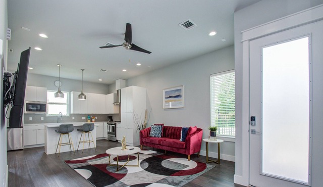 Huge & Cozy 3BR Modern Home