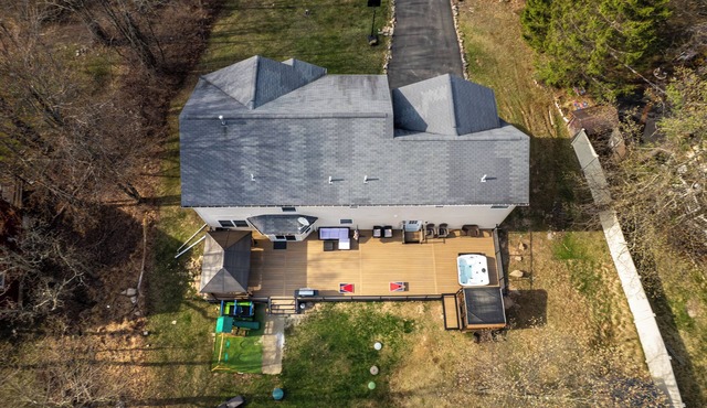 Huge , cozy 5 bedroom house with private sauna and jacuzzi