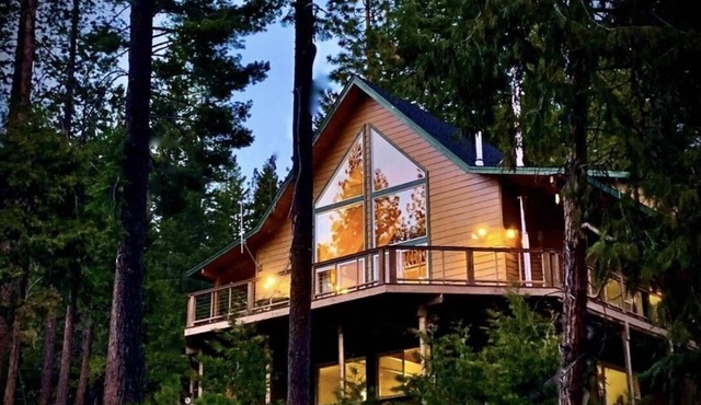 Huge Cozy Cabin 3 Bed Rooms, loft, Game/bedroom, Spa