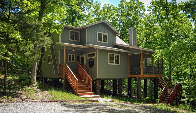 Huge Custom 4-bedroom Chalet in Innsbrook Resort - Pet Friendly!