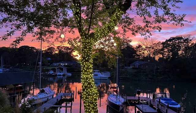 Huge deck overlooking water