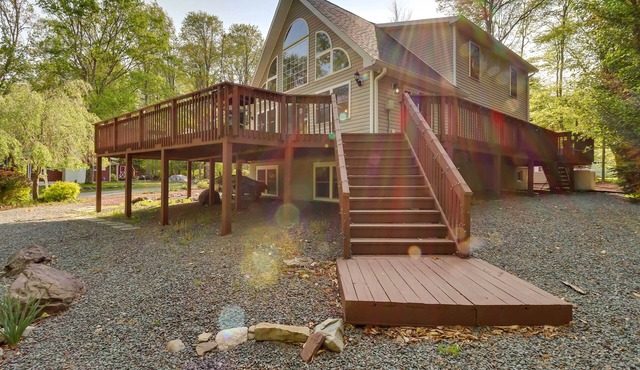 Huge Deck: Stunning Pocono Lake Vacation Rental!