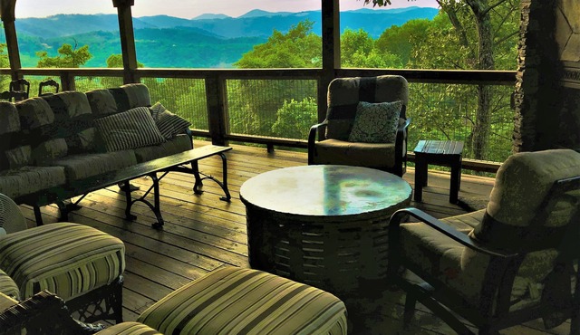 HUGE Decks, Long Range Views, PickleBall, 5 Bedrms, 3 with King Beds, 5.5 Baths