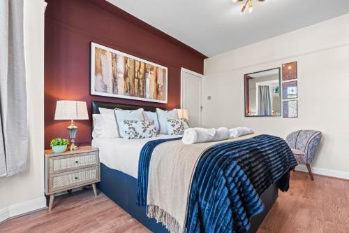 Huge Driveway Fits 2 LWBs 5 Bedrooms Birmingham Central - A38-M6-M42 Works - Moseley Edgbaston, Brist ol Road NEC BHX Bull Ring NR Digbeth City Centre Solihull and More! Regular and Long Work Stays Available - by Samina, Arz Stays