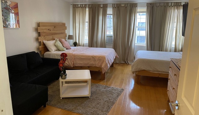 Huge Duplex minutes from Manhattan. Sleeps 12+!