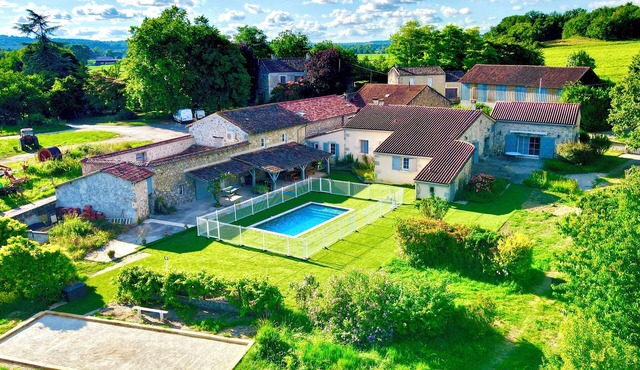 Huge estate with swimming pool, cinema, reception hall, boules pitch and more