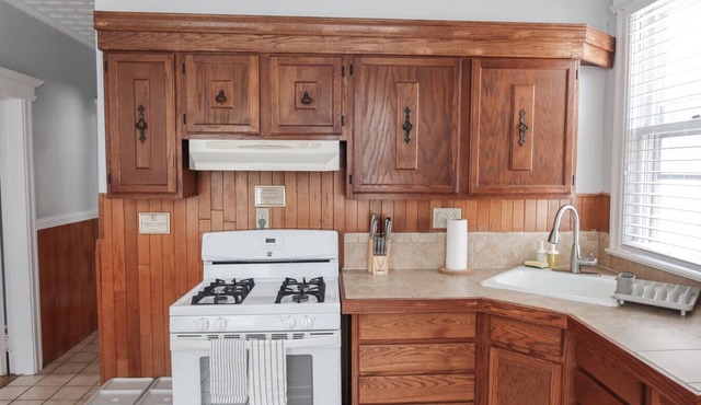 Huge Family Home | Sleeps 14- Free Parking near NY