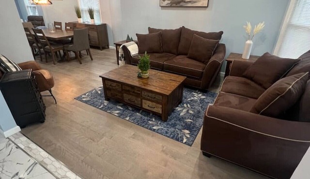 Huge Family House 12 miles to NYC/4Bath/Parking