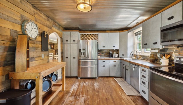 Huge Family Wildlife Retreat Close to the Lake