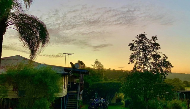 Huge farm house, great for families and gatherings.